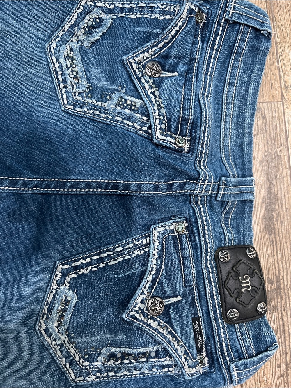 Miss Me Blue cropped Jeans with Embroidered Back Pockets - Picture 6 of 8
